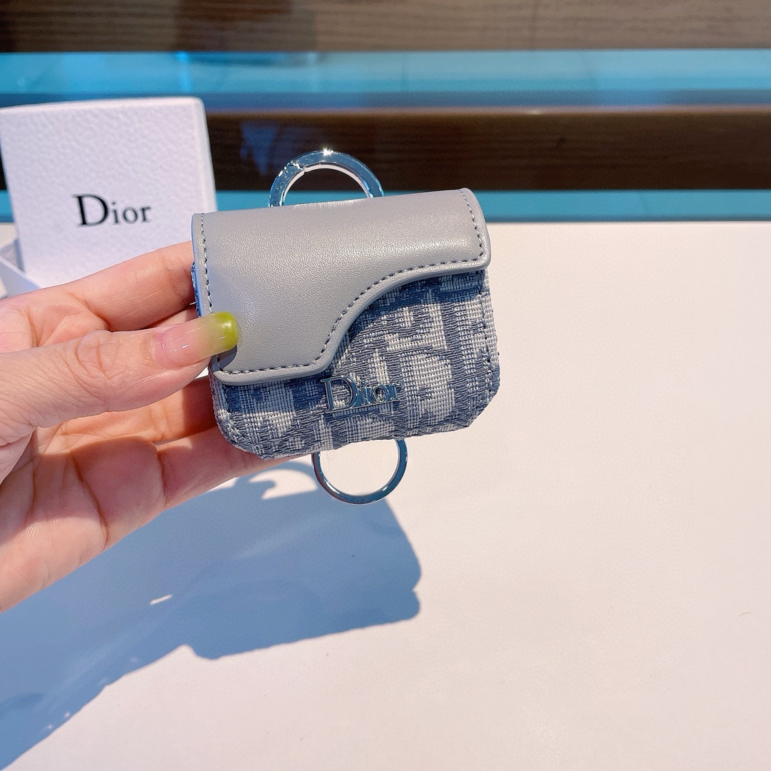  。Dior官网款耳机包，迪奥拼色耳机包，原版五金，一个尺寸73mm*68mm*35mm，适用任何尺寸蓝