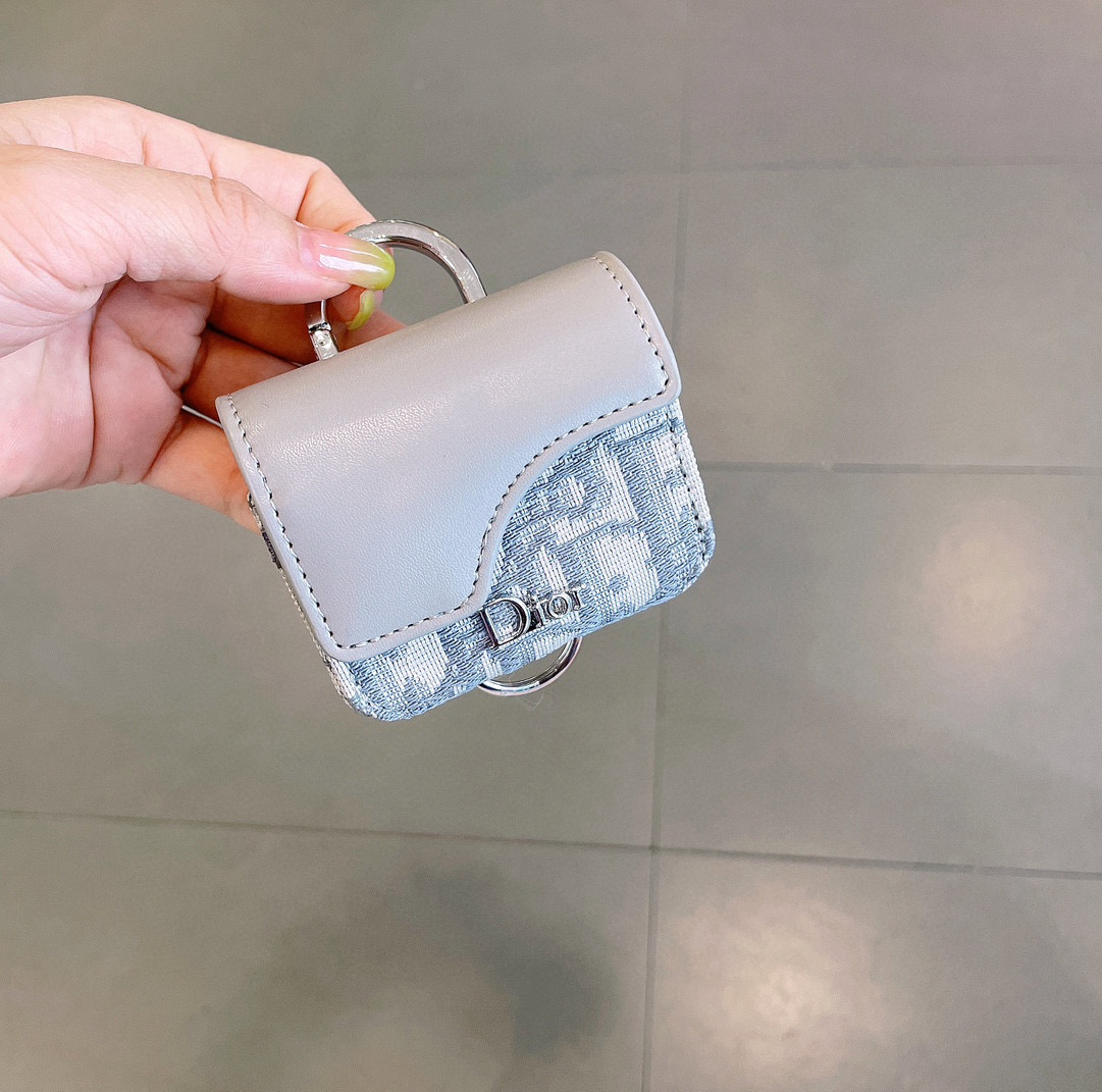 。Dior官网款耳机包，迪奥拼色耳机包，原版五金，一个尺寸73mm*68mm*35mm，适用任何尺寸蓝