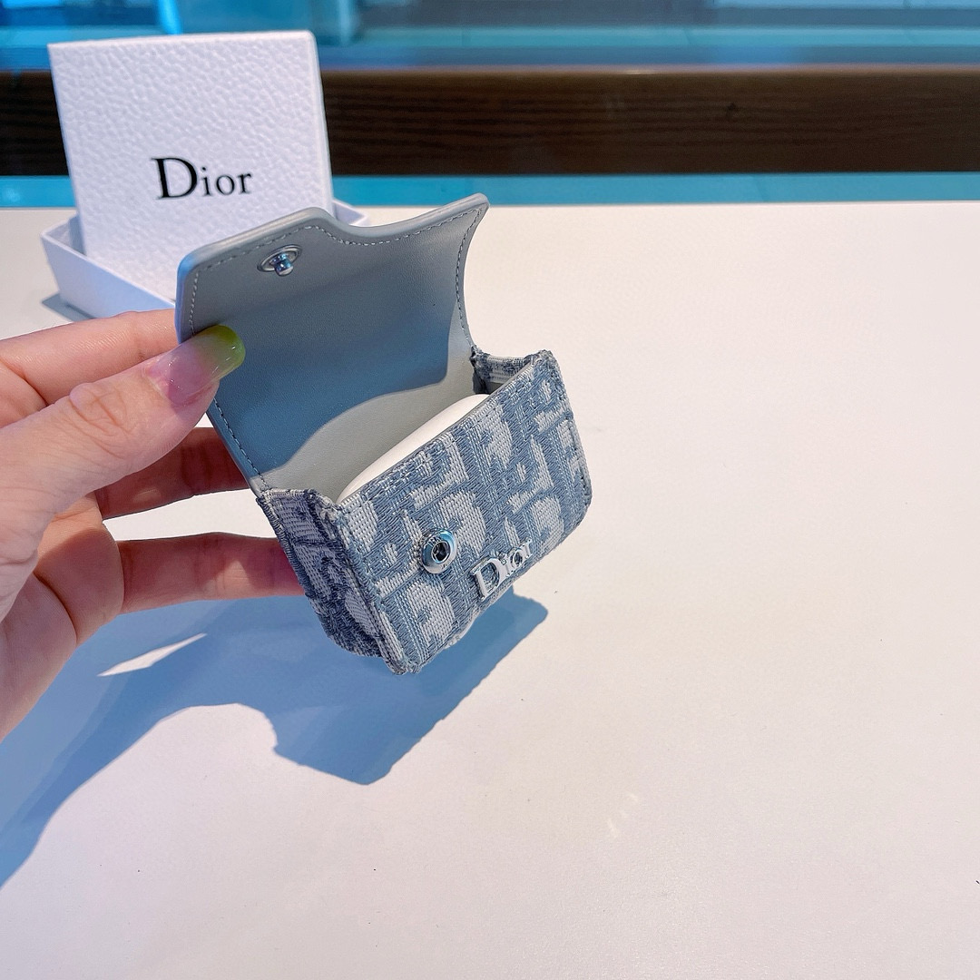  。Dior官网款耳机包，迪奥拼色耳机包，原版五金，一个尺寸73mm*68mm*35mm，适用任何尺寸蓝