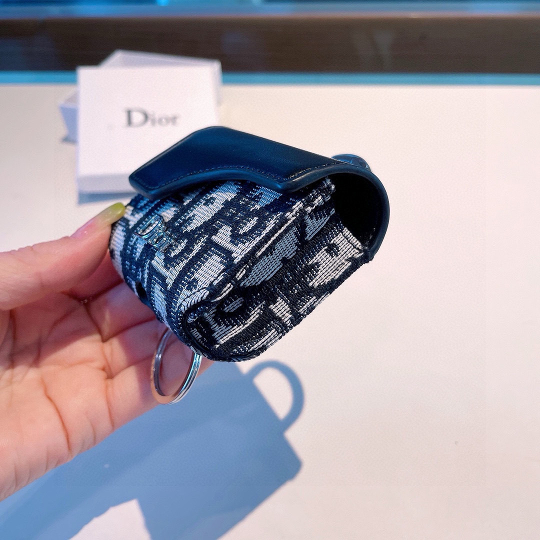  。Dior官网款耳机包，迪奥拼色耳机包，原版五金，一个尺寸73mm*68mm*35mm，适用任何尺寸蓝