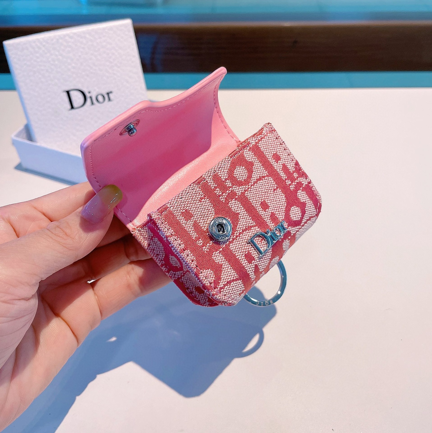  。Dior官网款耳机包，迪奥拼色耳机包，原版五金，一个尺寸73mm*68mm*35mm，适用任何尺寸蓝