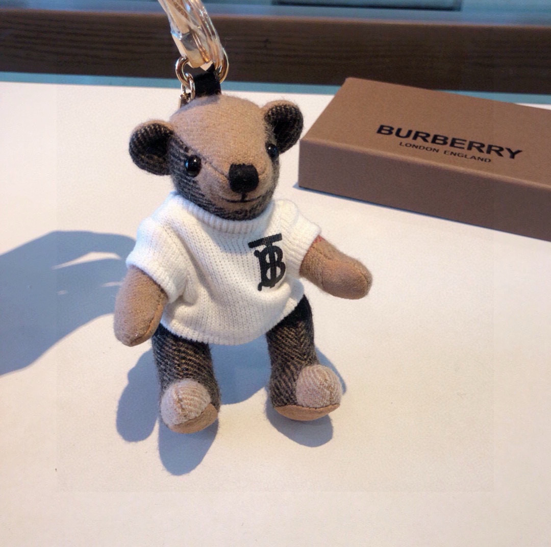  Burberry代工厂小熊🐻挂件，巴宝莉🐻卫衣泰迪熊钥匙扣挂件  温柔到心里🥰 
准备已久、精致自留 