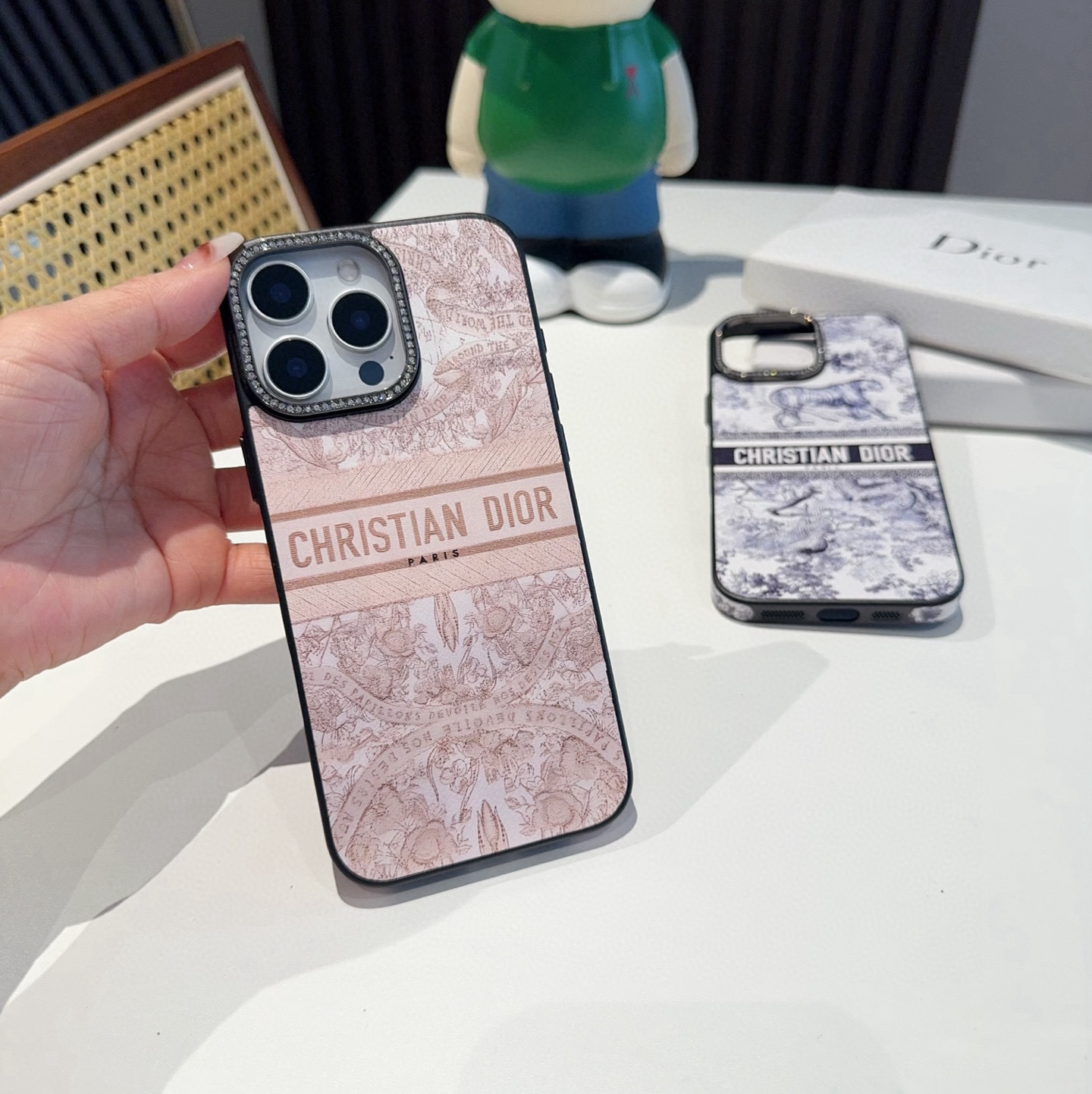 💕新品💕✨Dior迪奥限定款丛林系列手机壳 闪钻摄像头高位保护 侧贴皮全包手机壳 凹造型绝绝子强
型号