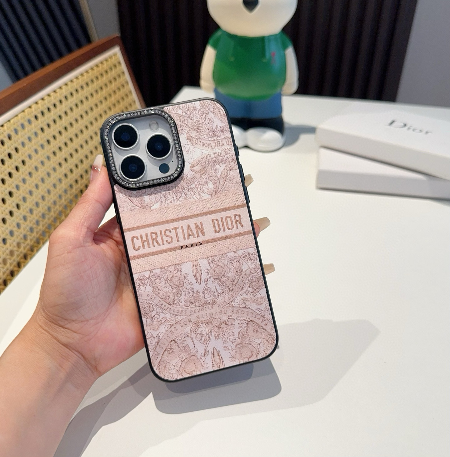 💕新品💕✨Dior迪奥限定款丛林系列手机壳 闪钻摄像头高位保护 侧贴皮全包手机壳 凹造型绝绝子强
型号