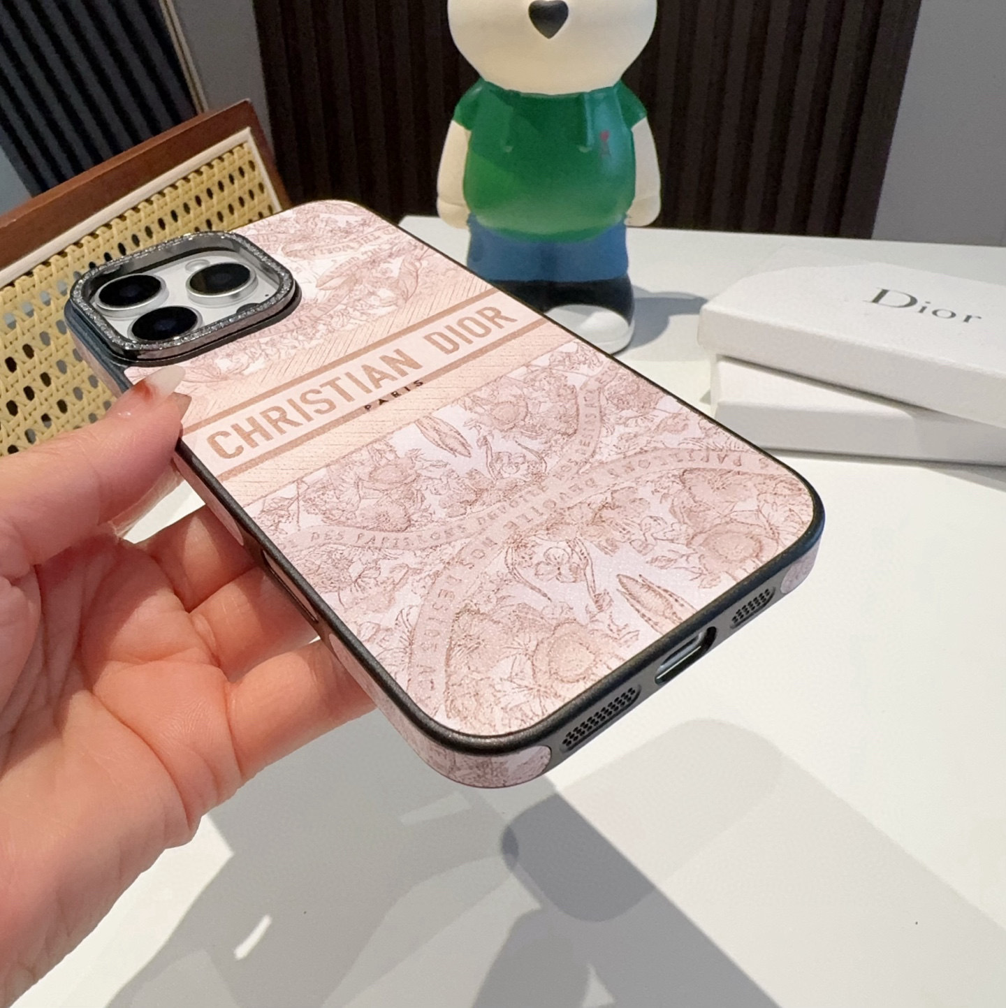 💕新品💕✨Dior迪奥限定款丛林系列手机壳 闪钻摄像头高位保护 侧贴皮全包手机壳 凹造型绝绝子强
型号