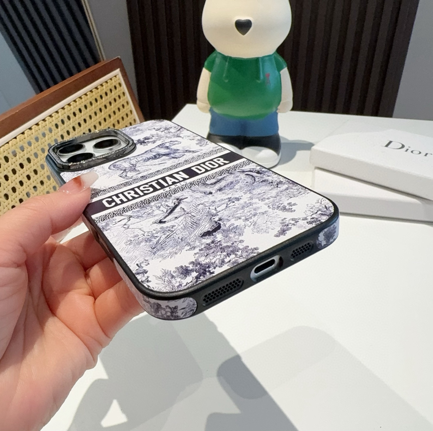 💕新品💕✨Dior迪奥限定款丛林系列手机壳 闪钻摄像头高位保护 侧贴皮全包手机壳 凹造型绝绝子强
型号