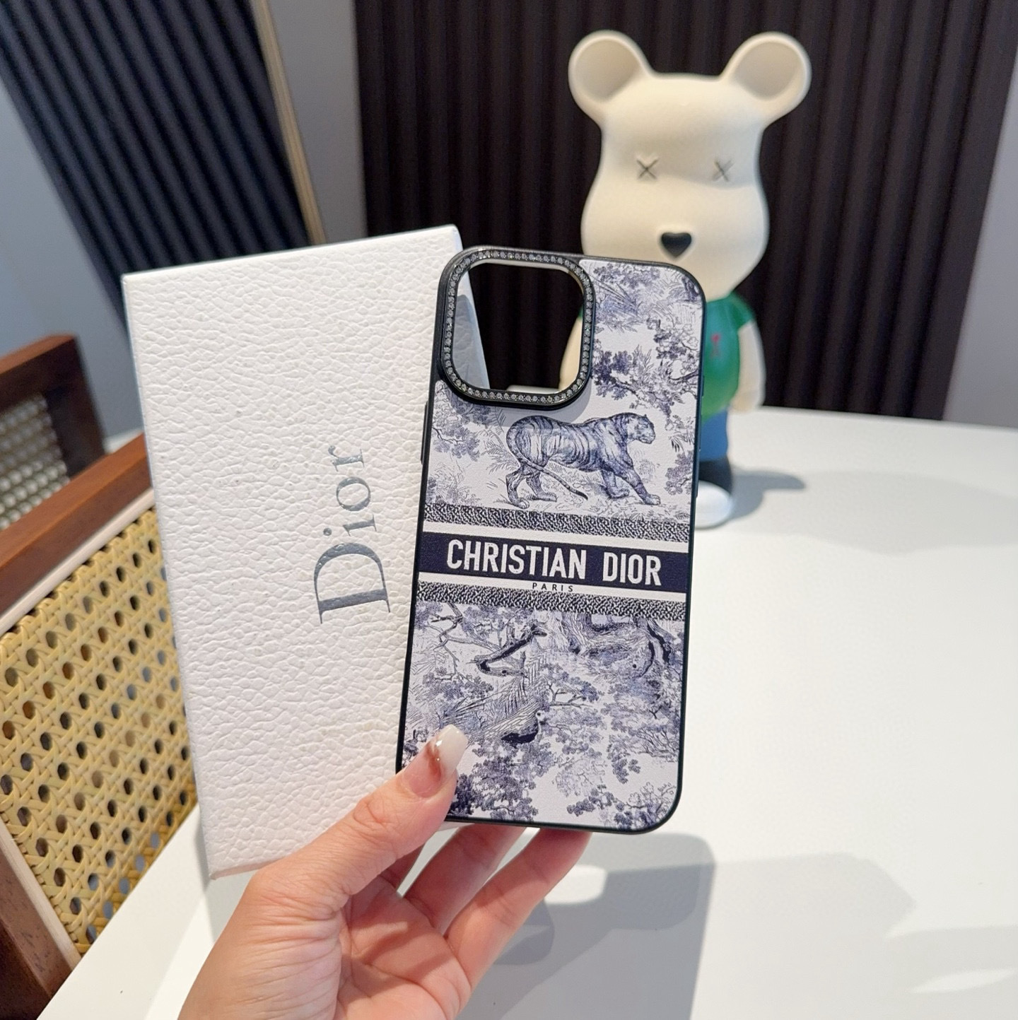 💕新品💕✨Dior迪奥限定款丛林系列手机壳 闪钻摄像头高位保护 侧贴皮全包手机壳 凹造型绝绝子强
型号