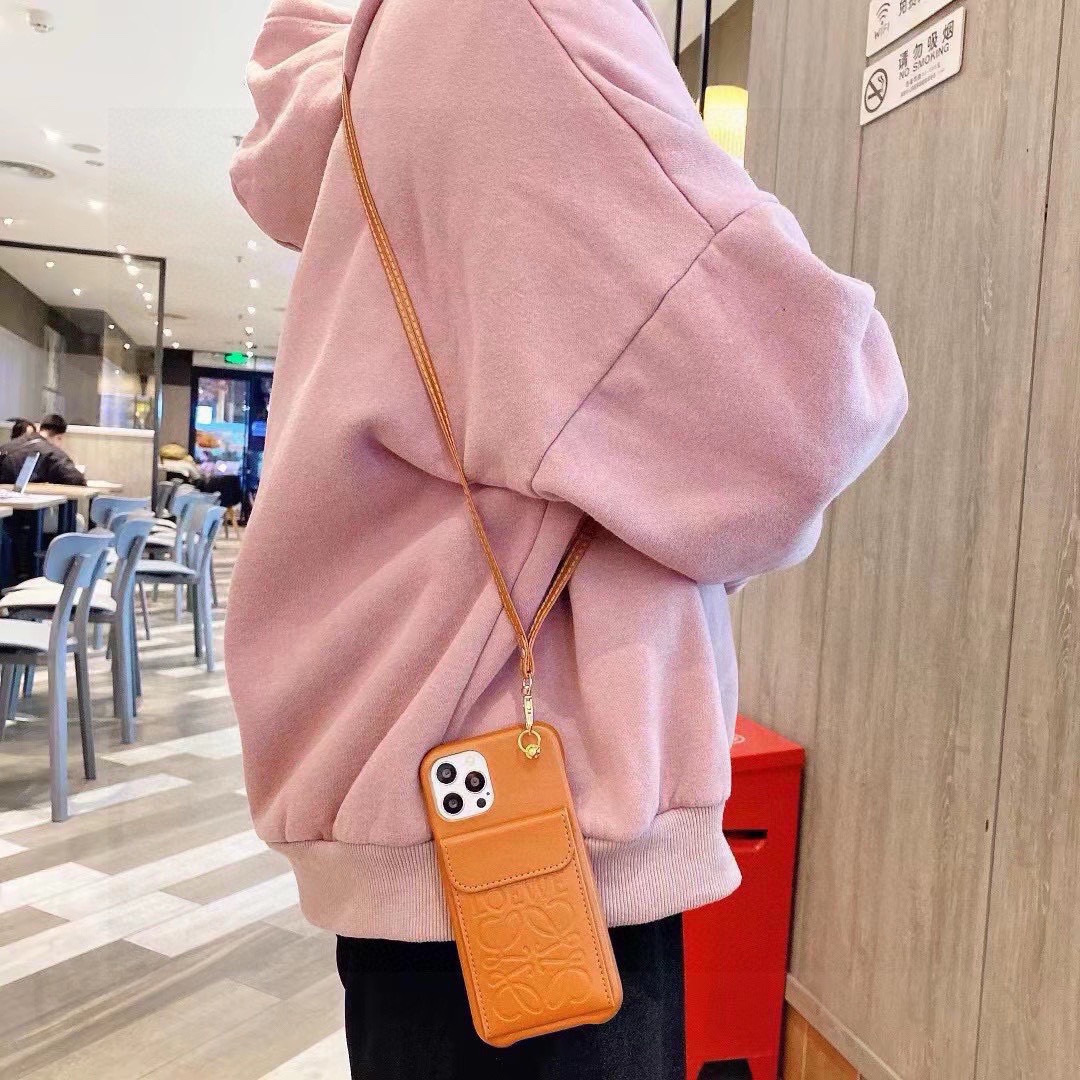 💚💛🖤Loewe罗意威新款卡包手机壳📱插卡配斜挎挂绳 ,高端品质!
型号:为了不出现报错型号,请打开