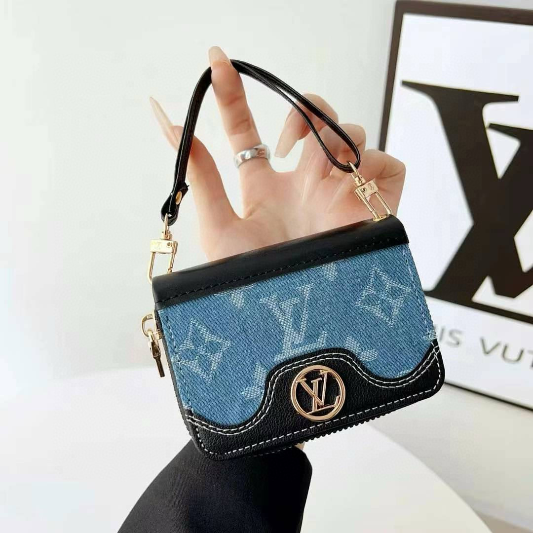  。Lv经典老花牛仔拼色卡包 零钱包 👛耳机🎧包 ✨可装口红💄等Mini小拎包，可挎可拿 可挂腰带上 小