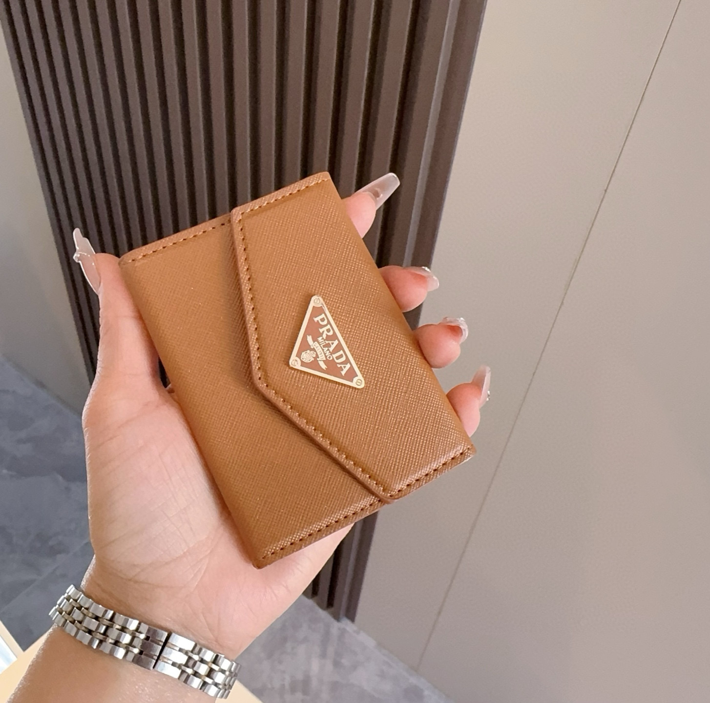  。Prada普拉达风琴包 卡包零钱包两用，超纤材质 