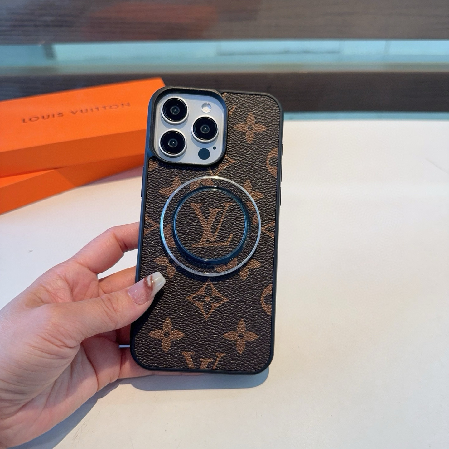 💕✨Lv经典老花手机壳 强磁吸➕logo支架手机壳
型号:为了不出现报错型号,请打开本机查看手机设置显示