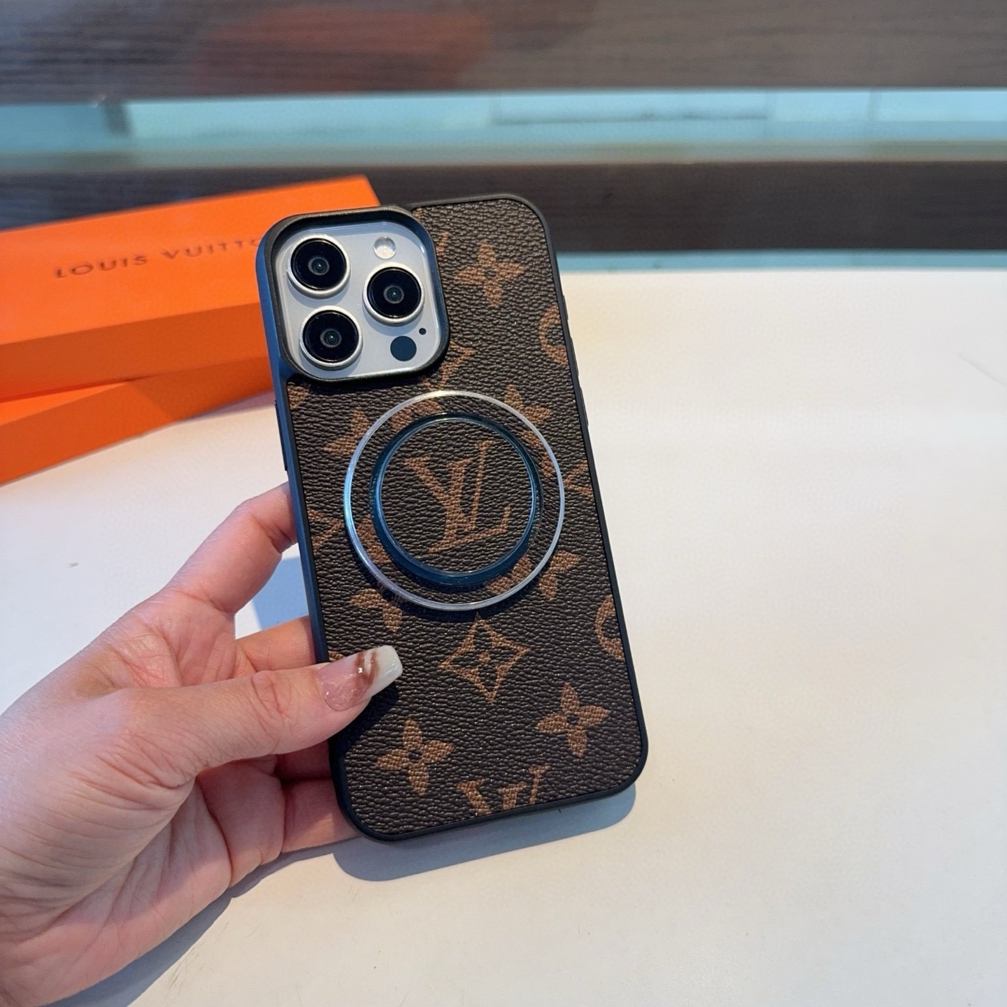 💕✨Lv经典老花手机壳 强磁吸➕logo支架手机壳
型号:为了不出现报错型号,请打开本机查看手机设置显示