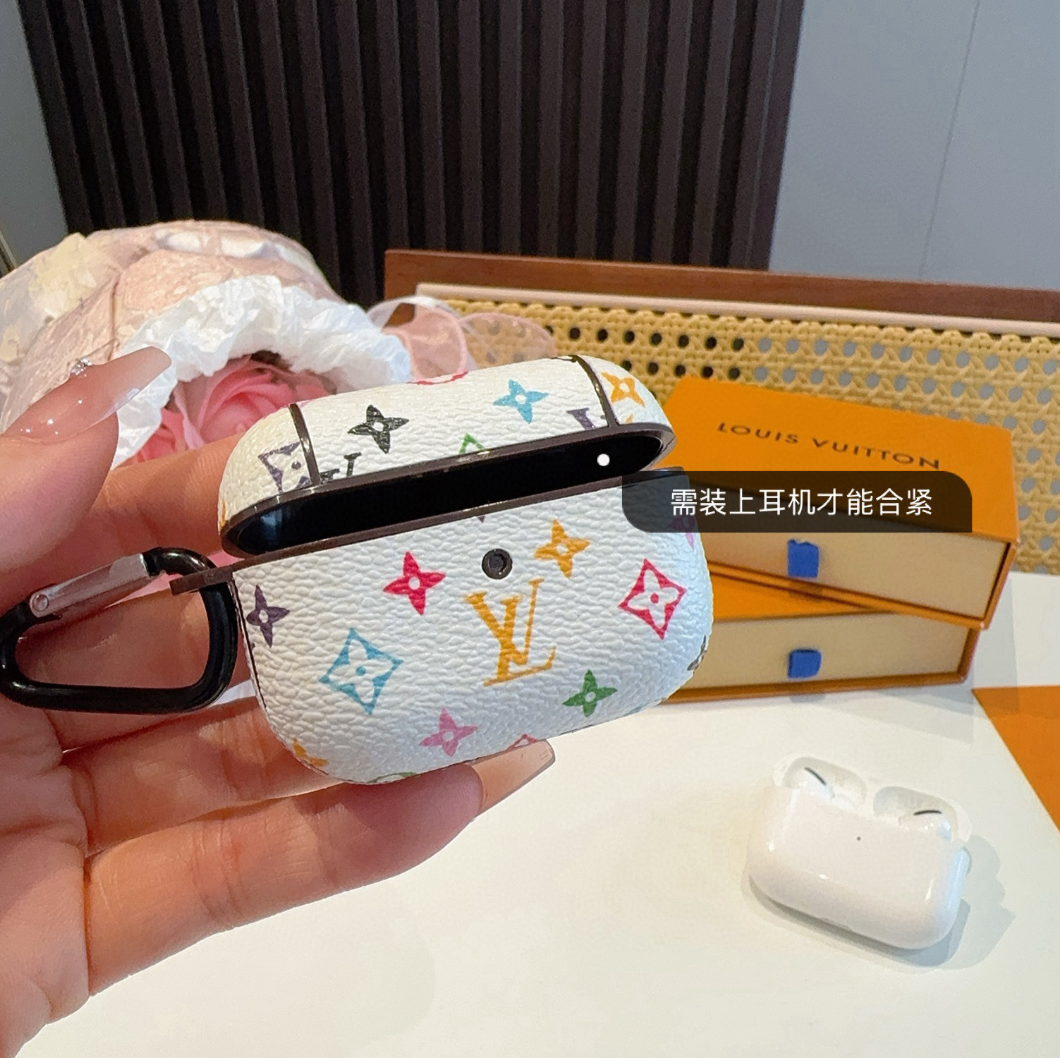  。LV经典老花 33彩 蓝牙耳机壳   3代Pro蓝牙耳机套  配挂钩可挂包包 闪光灯按键
其它型号可