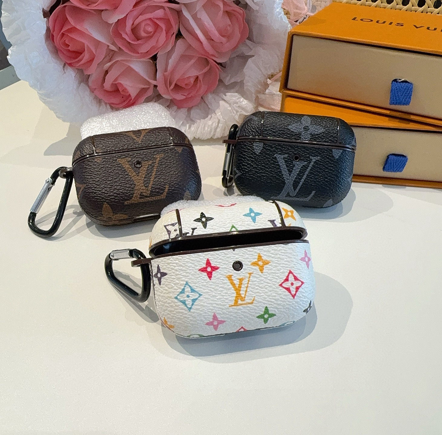  。LV经典老花 33彩 蓝牙耳机壳   3代Pro蓝牙耳机套  配挂钩可挂包包 闪光灯按键
其它型号可