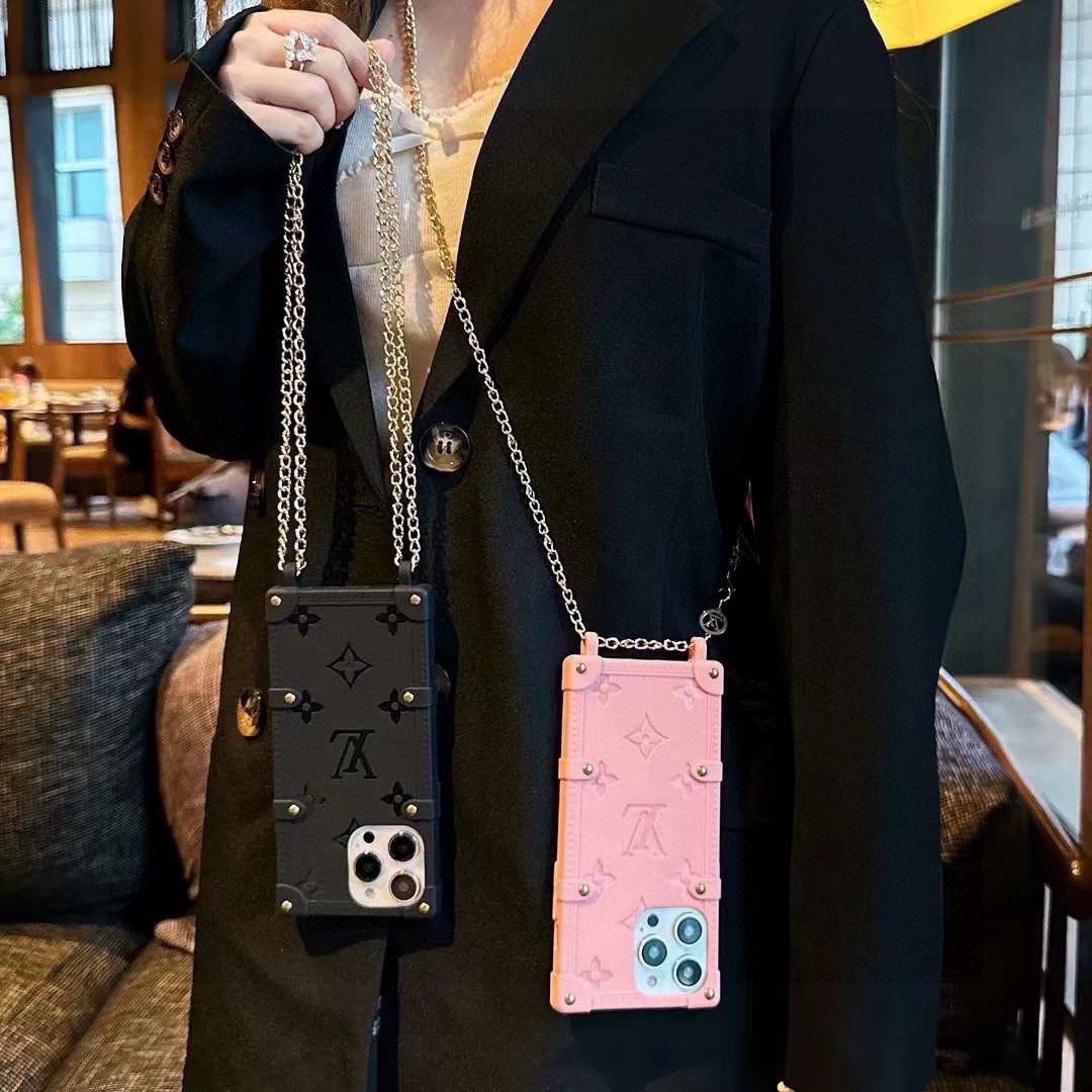 💗。Lv官网同步夏季新款,铆钉链条手机壳,可手提斜挎!质感超nice!
型号:为了不出现报错型号,请打开
