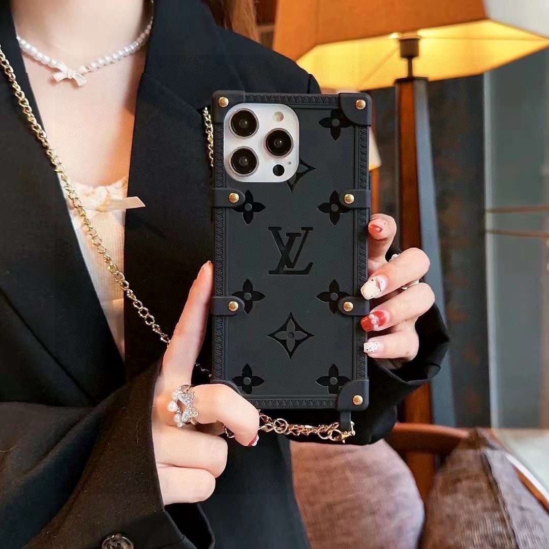 💗。Lv官网同步夏季新款,铆钉链条手机壳,可手提斜挎!质感超nice!
型号:为了不出现报错型号,请打开