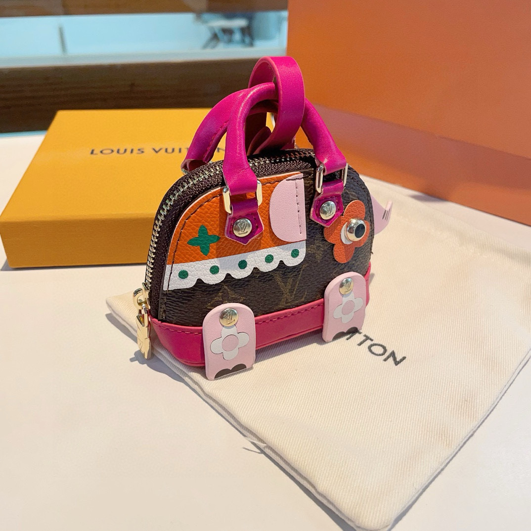 ❗️新款 LOUIS VUITTON 大象🐘钥匙扣mini包包  LV包包挂饰 零钱包，耳机包
专柜码M