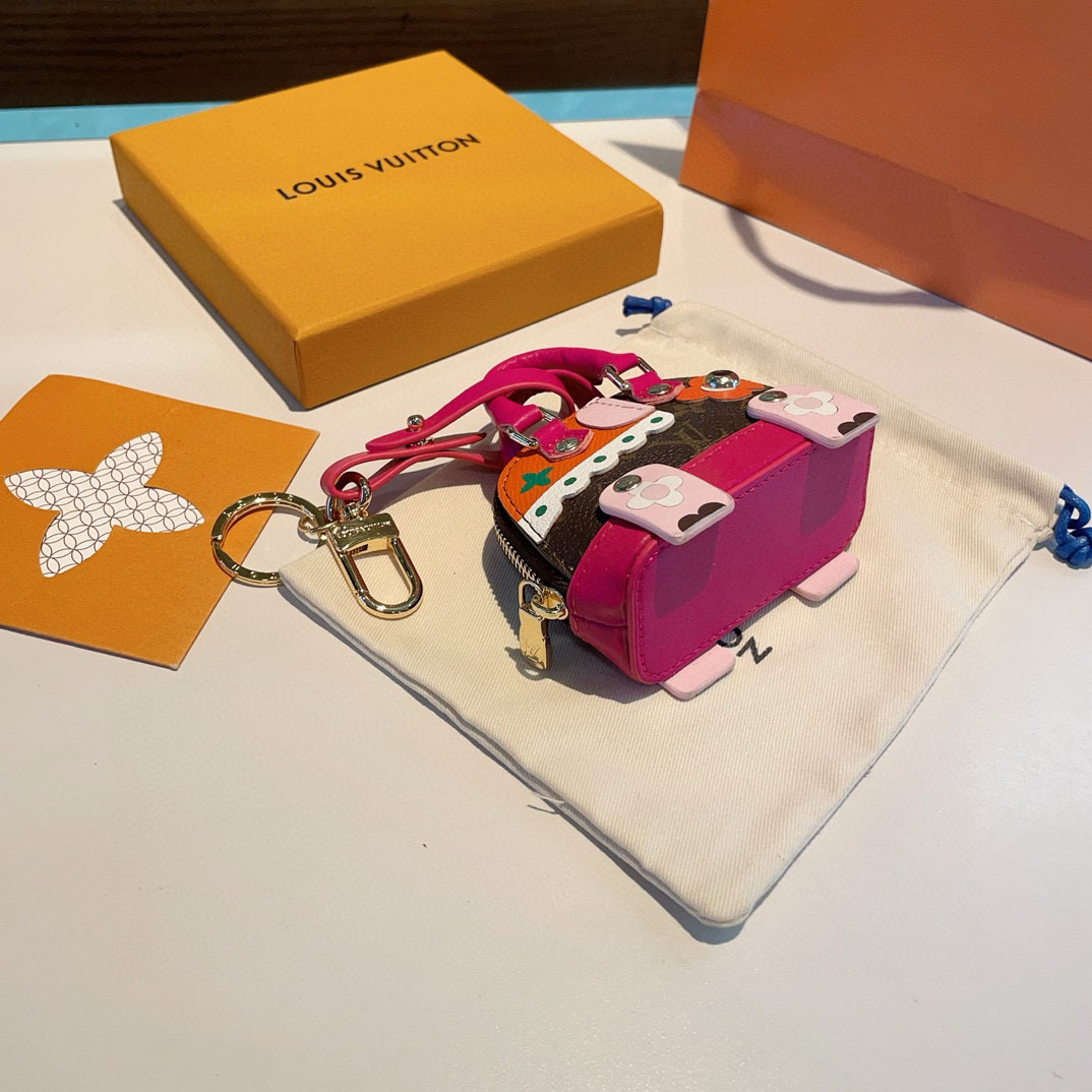 ❗️新款 LOUIS VUITTON 大象🐘钥匙扣mini包包  LV包包挂饰 零钱包，耳机包
专柜码M