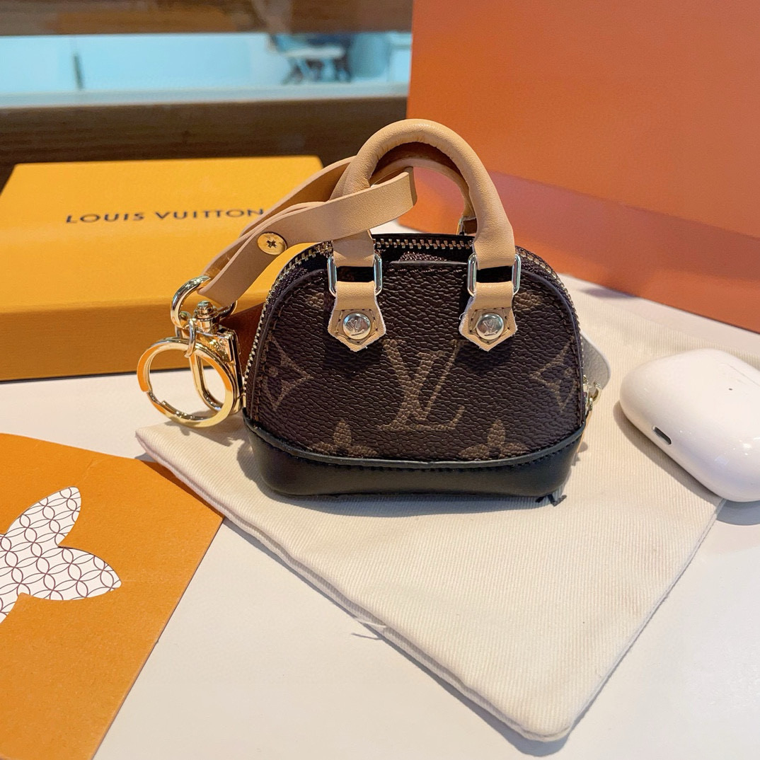 ❗爆款。路易威登LOUIS VUITTON 新款 mini小狗贝壳包  LV包包挂饰，钥匙扣，零钱包，耳