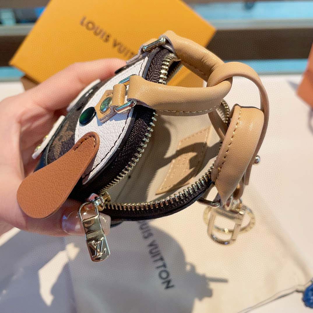 ❗爆款。路易威登LOUIS VUITTON 新款 mini小狗贝壳包  LV包包挂饰，钥匙扣，零钱包，耳