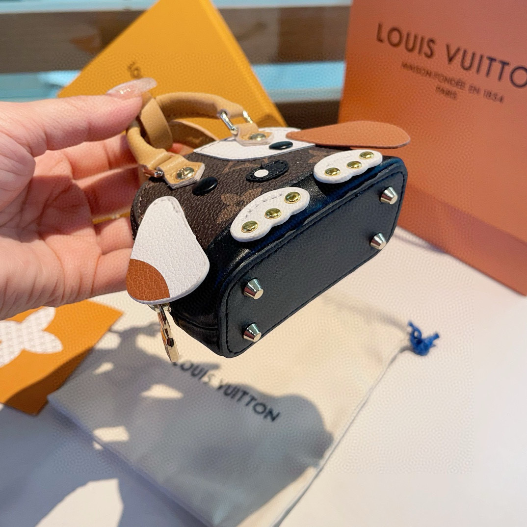 ❗爆款。路易威登LOUIS VUITTON 新款 mini小狗贝壳包  LV包包挂饰，钥匙扣，零钱包，耳