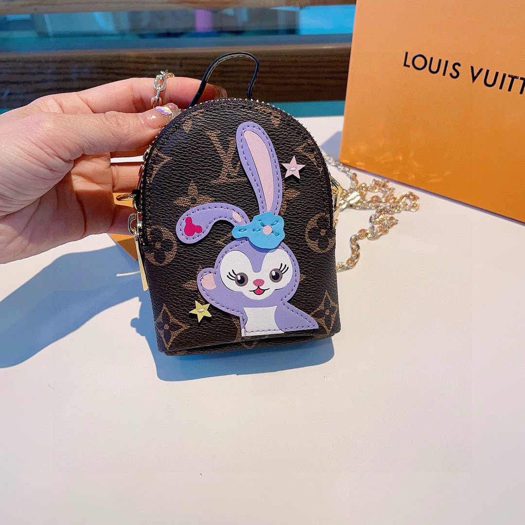 ❗原单货
☀ LOUIS VUITTON 新款卡通链条斜挎小包，mini包包 可装银行卡💄蓝牙耳机…钥匙
