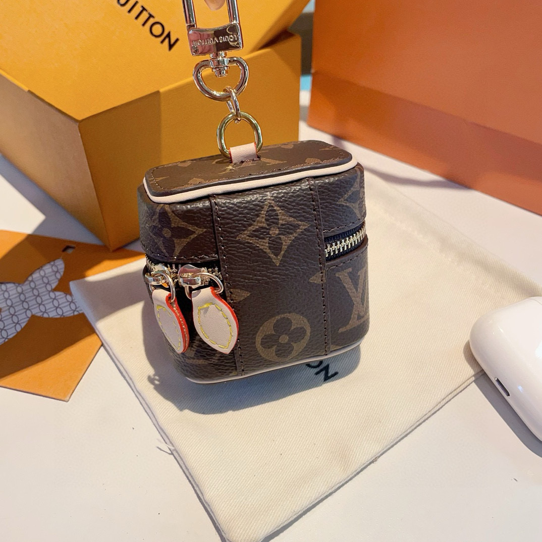  ❗️lv 迷你包包 零钱包钥匙扣耳机包  包包挂件挂饰
可放耳机 卡片 💄零钱等小物件
Vanity 
