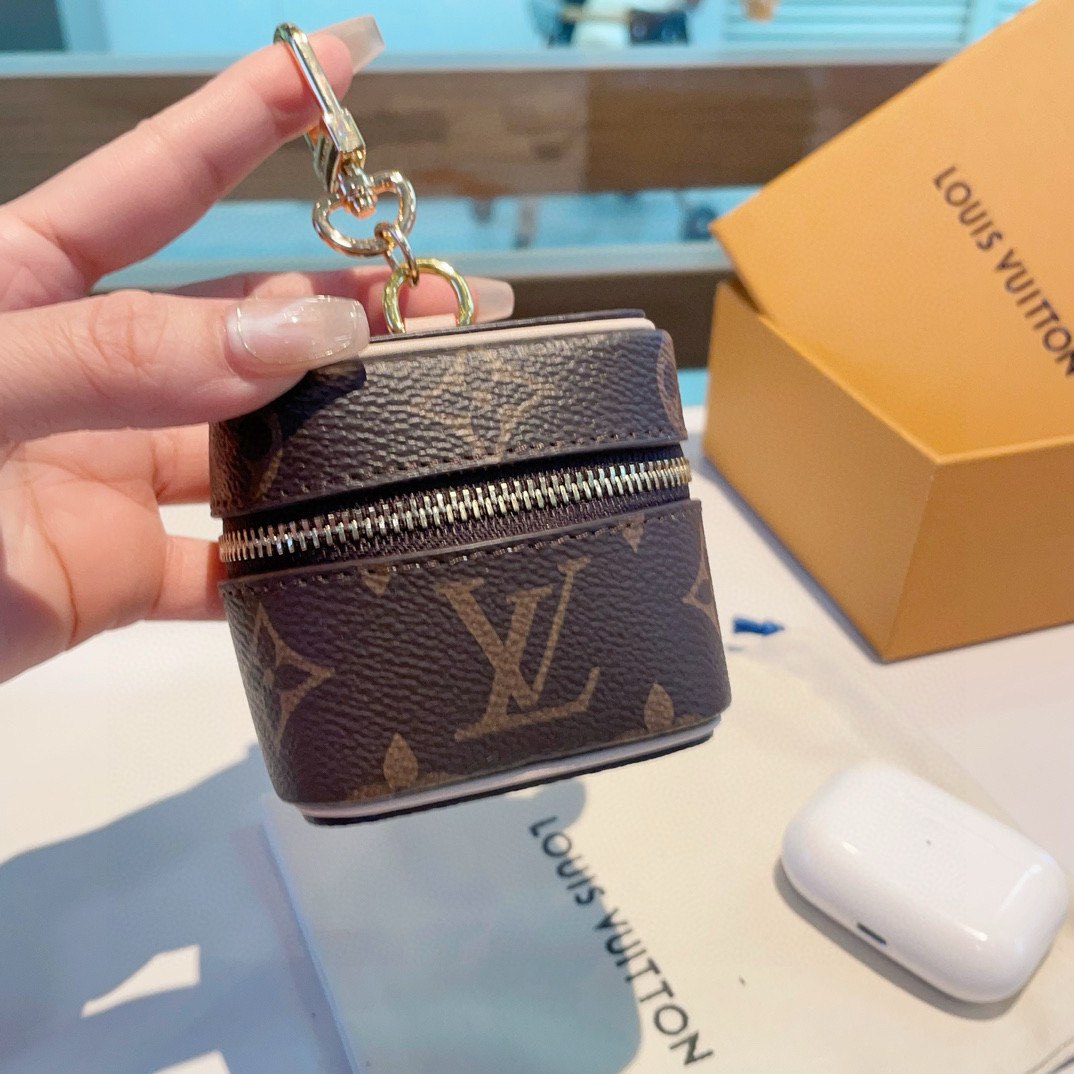 ❗️lv 迷你包包 零钱包钥匙扣耳机包  包包挂件挂饰
可放耳机 卡片 💄零钱等小物件
Vanity 