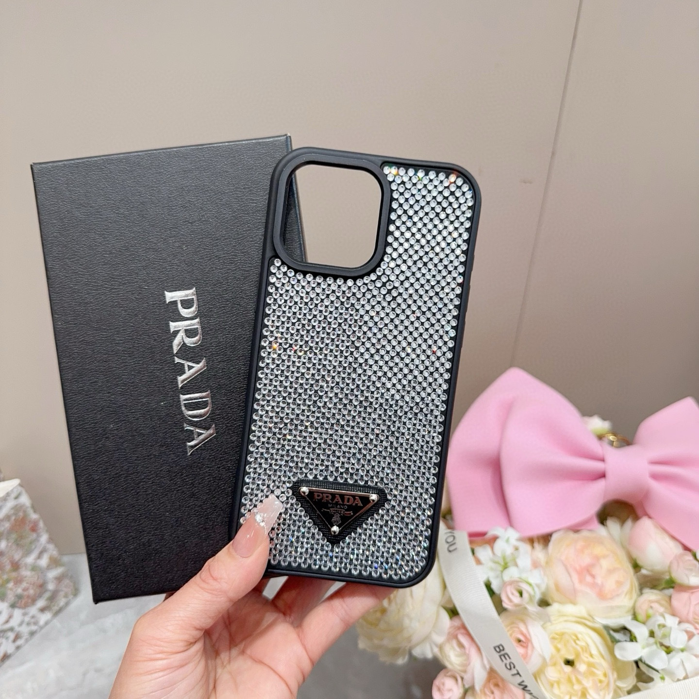 。Prada 官网同款手机壳 全包壳 普拉达手机壳 纯手工贴钻 bingbing
型号:为了不