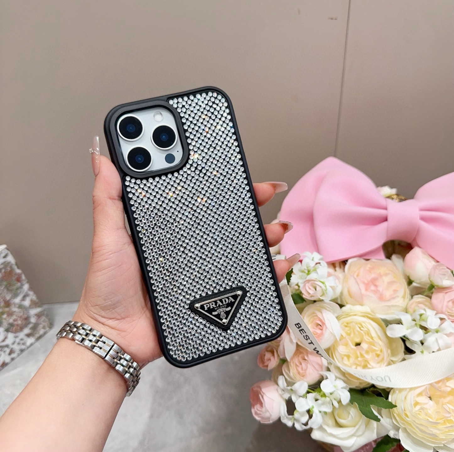 。Prada 官网同款手机壳 全包壳 普拉达手机壳 纯手工贴钻 bingbing
型号:为了不
