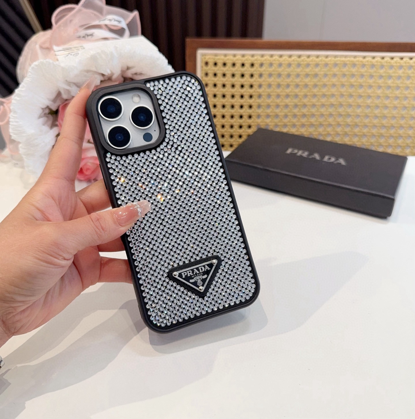 。Prada 官网同款手机壳 全包壳 普拉达手机壳 纯手工贴钻 bingbing
型号:为了不