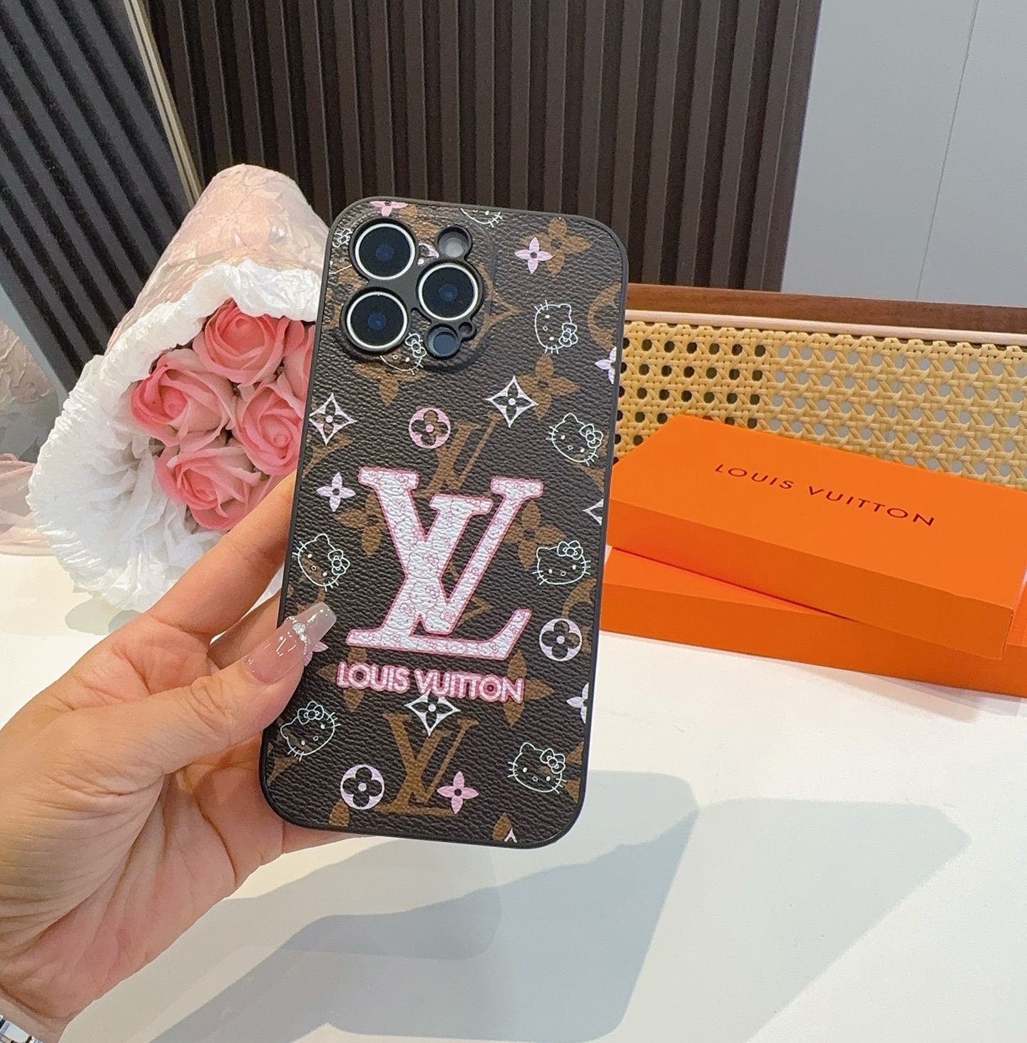 。Lv精孔全包围边皮质手机壳
型号:为了不出现报错型号,请打开本机查看手机设置显示的型号⚠️⚠️⚠️