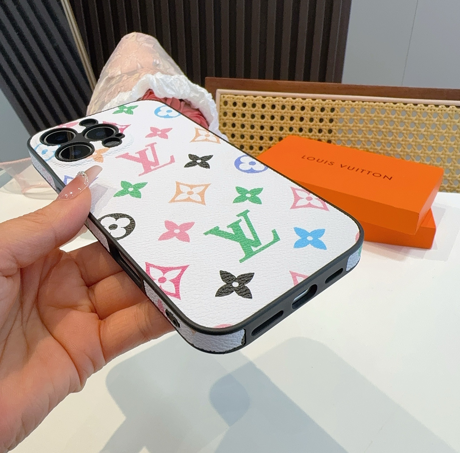 。Lv精孔全包33彩围边皮质手机壳
型号:为了不出现报错型号,请打开本机查看手机设置显示的型号⚠️⚠️