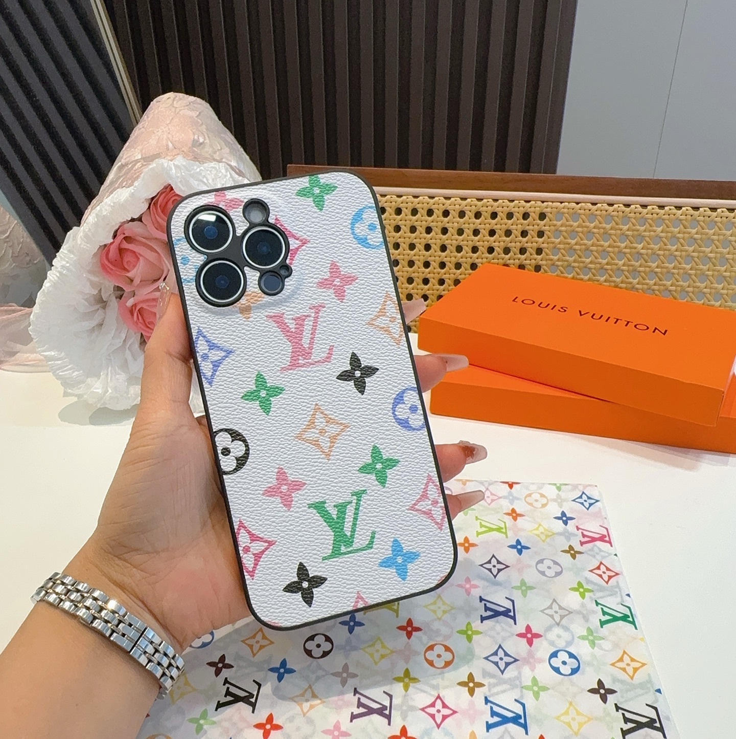 。Lv精孔全包33彩围边皮质手机壳
型号:为了不出现报错型号,请打开本机查看手机设置显示的型号⚠️⚠️