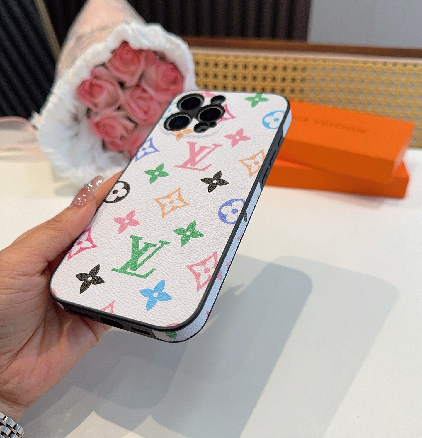。Lv精孔全包33彩围边皮质手机壳
型号:为了不出现报错型号,请打开本机查看手机设置显示的型号⚠️⚠️