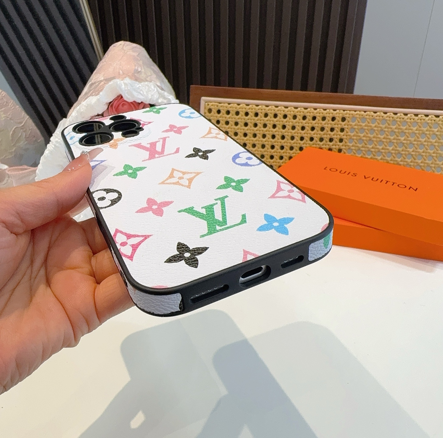。Lv精孔全包33彩围边皮质手机壳
型号:为了不出现报错型号,请打开本机查看手机设置显示的型号⚠️⚠️