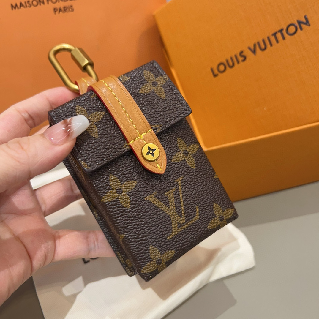 ❗️新品❗️Louis Vuitton 路易威登lv中古系列烟盒挂件挂饰可放耳机 零钱 车钥匙 香烟等小