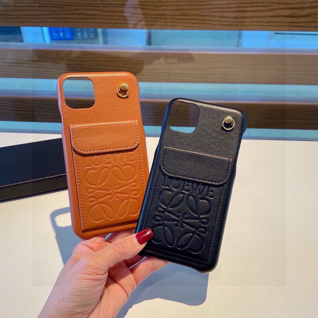 💚💛🖤Loewe罗意威新款卡包手机壳📱插卡配斜挎挂绳 ,高端品质!
型号:为了不出现报错型号,请打开