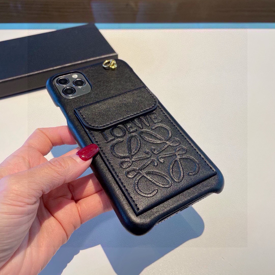 💚💛🖤Loewe罗意威新款卡包手机壳📱插卡配斜挎挂绳 ,高端品质!
型号:为了不出现报错型号,请打开