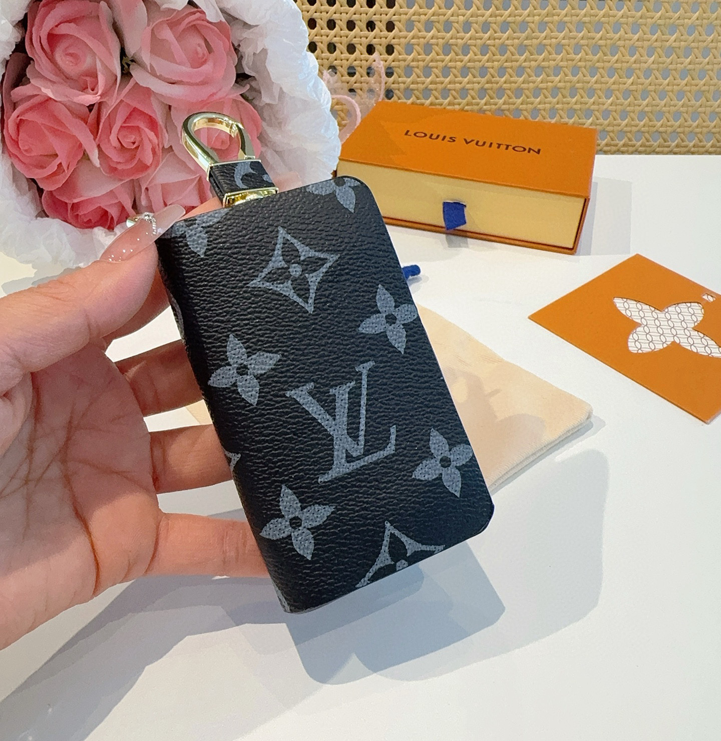  。LV经典老花钥匙包，车钥匙包 挂件配饰