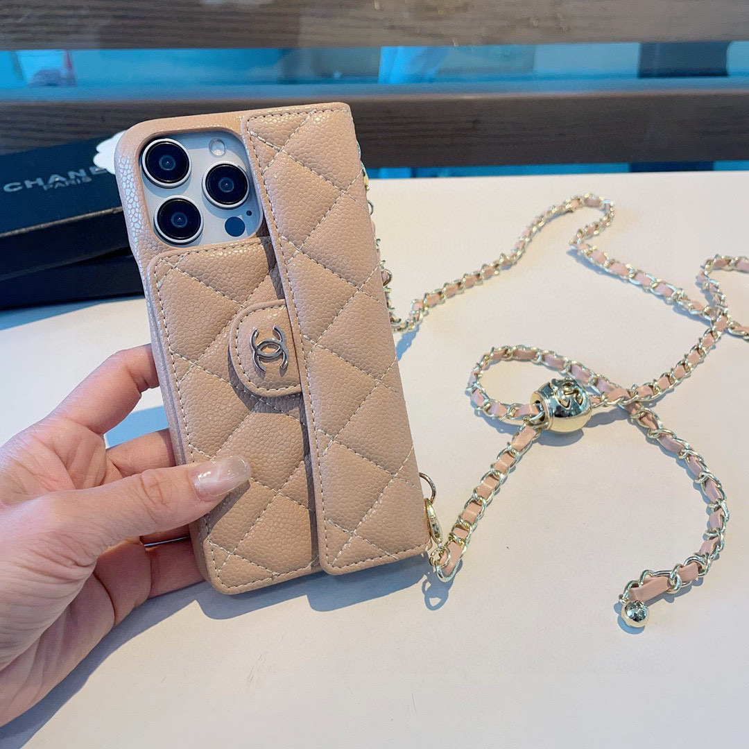 💃CHANEL💠香奈儿火爆时尚圈的手机壳
真香系列 热爆美拉德色系
专柜同款⛓链条双C小金球可调节链