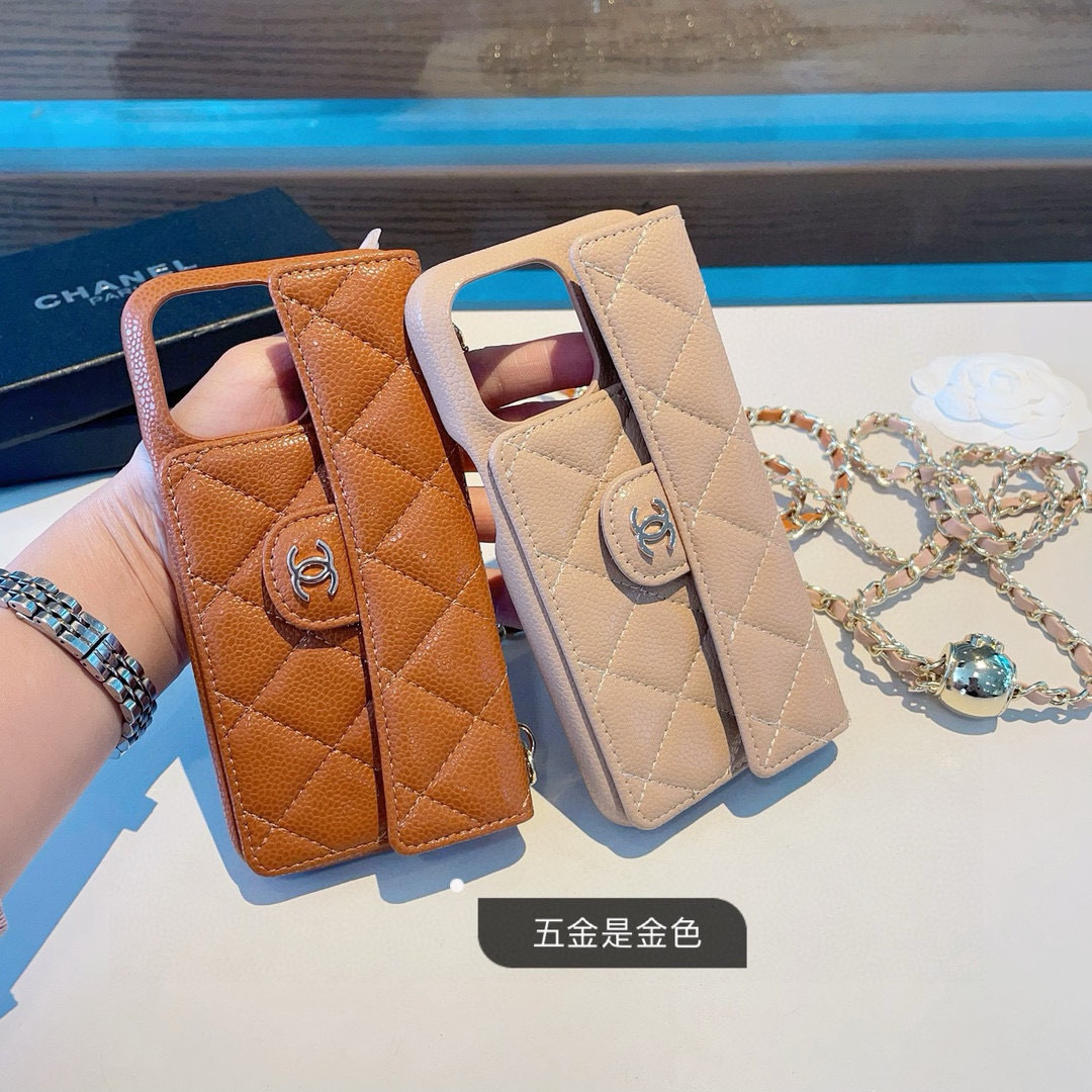 💃CHANEL💠香奈儿火爆时尚圈的手机壳
真香系列 热爆美拉德色系
专柜同款⛓链条双C小金球可调节链