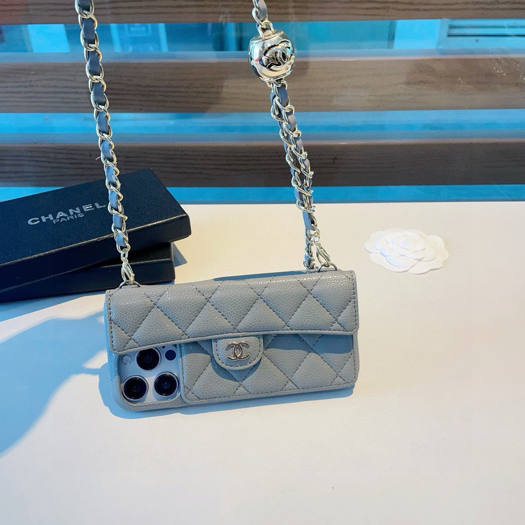 💃CHANEL💠香奈儿火爆时尚圈的手机壳
真香系列 热爆美拉德色系
专柜同款⛓链条双C小金球可调节链