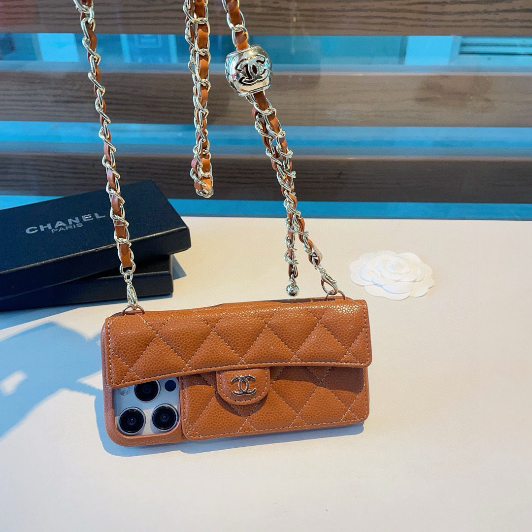💃CHANEL💠香奈儿火爆时尚圈的手机壳
真香系列 热爆美拉德色系
专柜同款⛓链条双C小金球可调节链