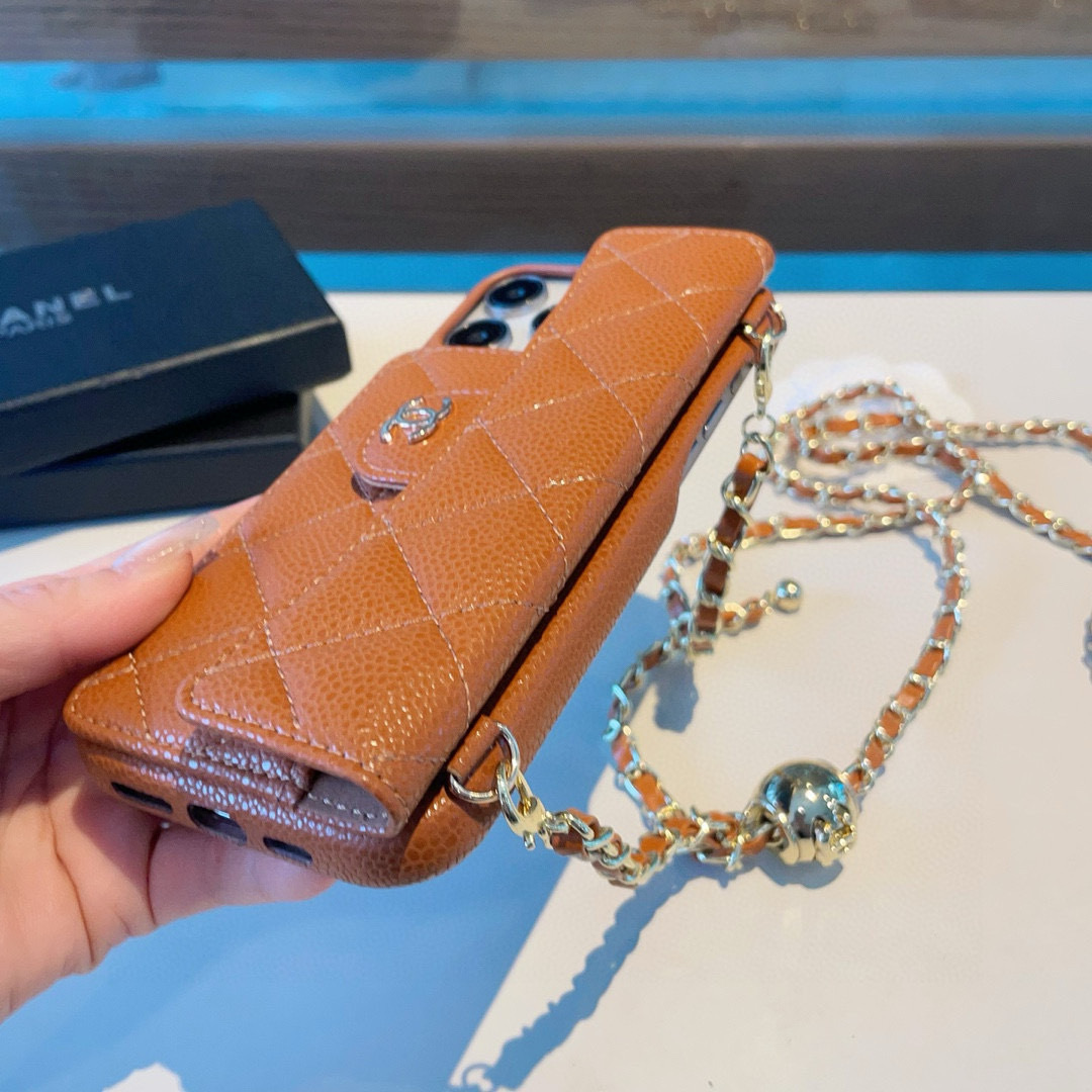 💃CHANEL💠香奈儿火爆时尚圈的手机壳
真香系列 热爆美拉德色系
专柜同款⛓链条双C小金球可调节链