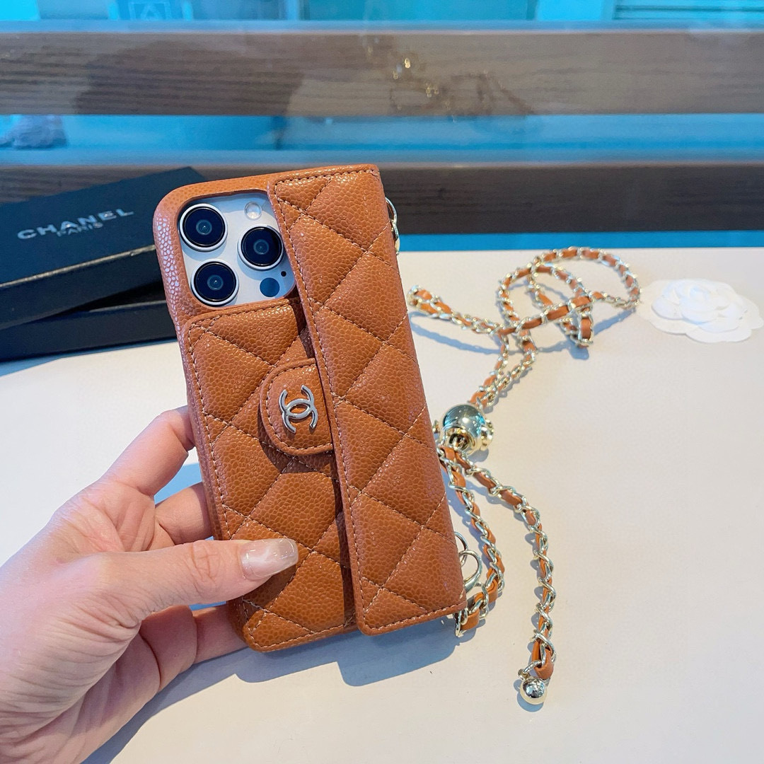 💃CHANEL💠香奈儿火爆时尚圈的手机壳
真香系列 热爆美拉德色系
专柜同款⛓链条双C小金球可调节链