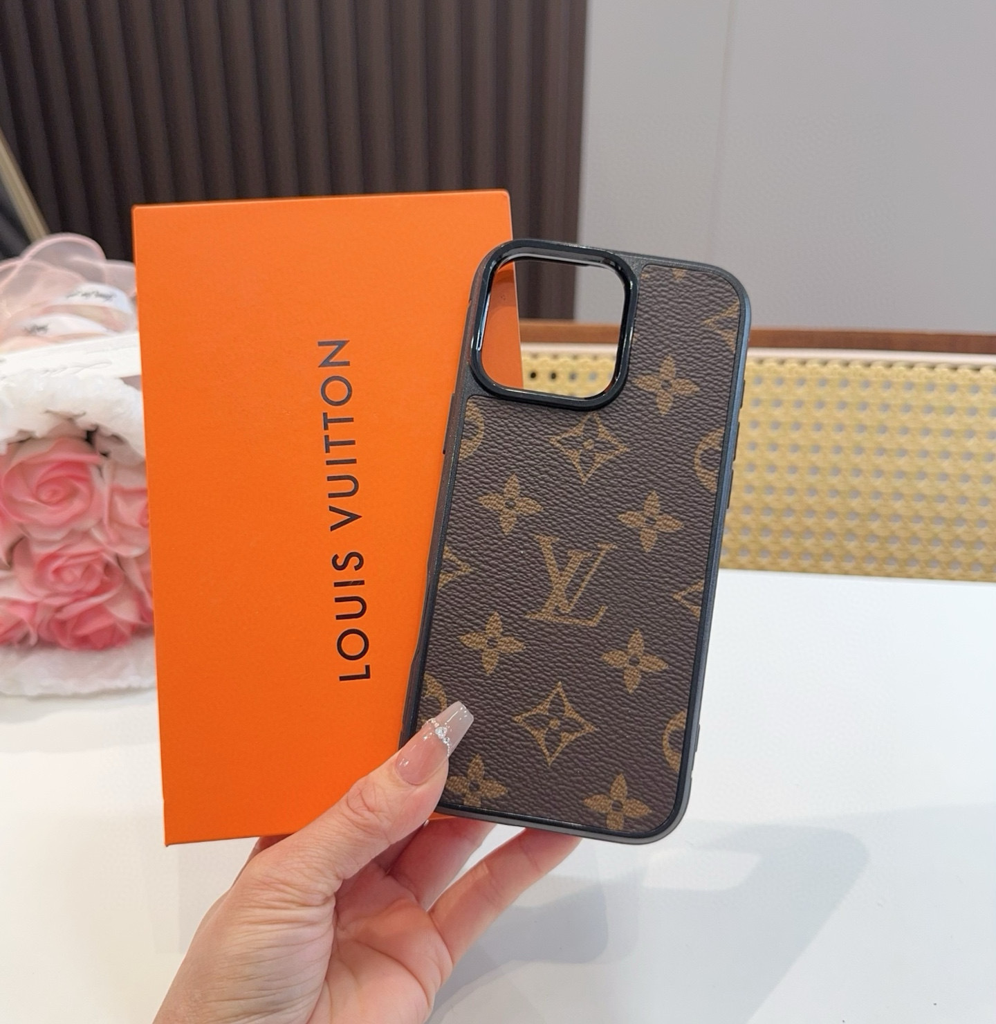 。。。iPhone16型号已到 ,Lv经典老花iPhone手机壳 官网原版皮➕原版素材,经典高端强