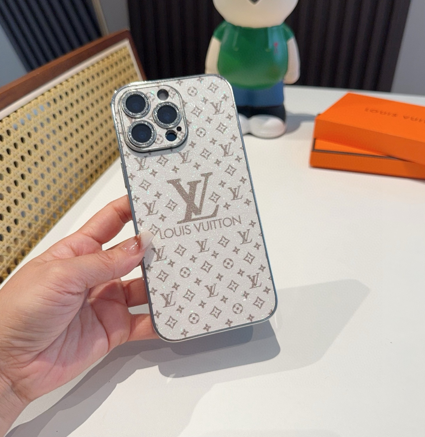💕新品💕✨LV手机壳 电镀边闪粉镜头膜 全包壳
型号:为了不出现报错型号,请打开本机查看手机设置显示的型