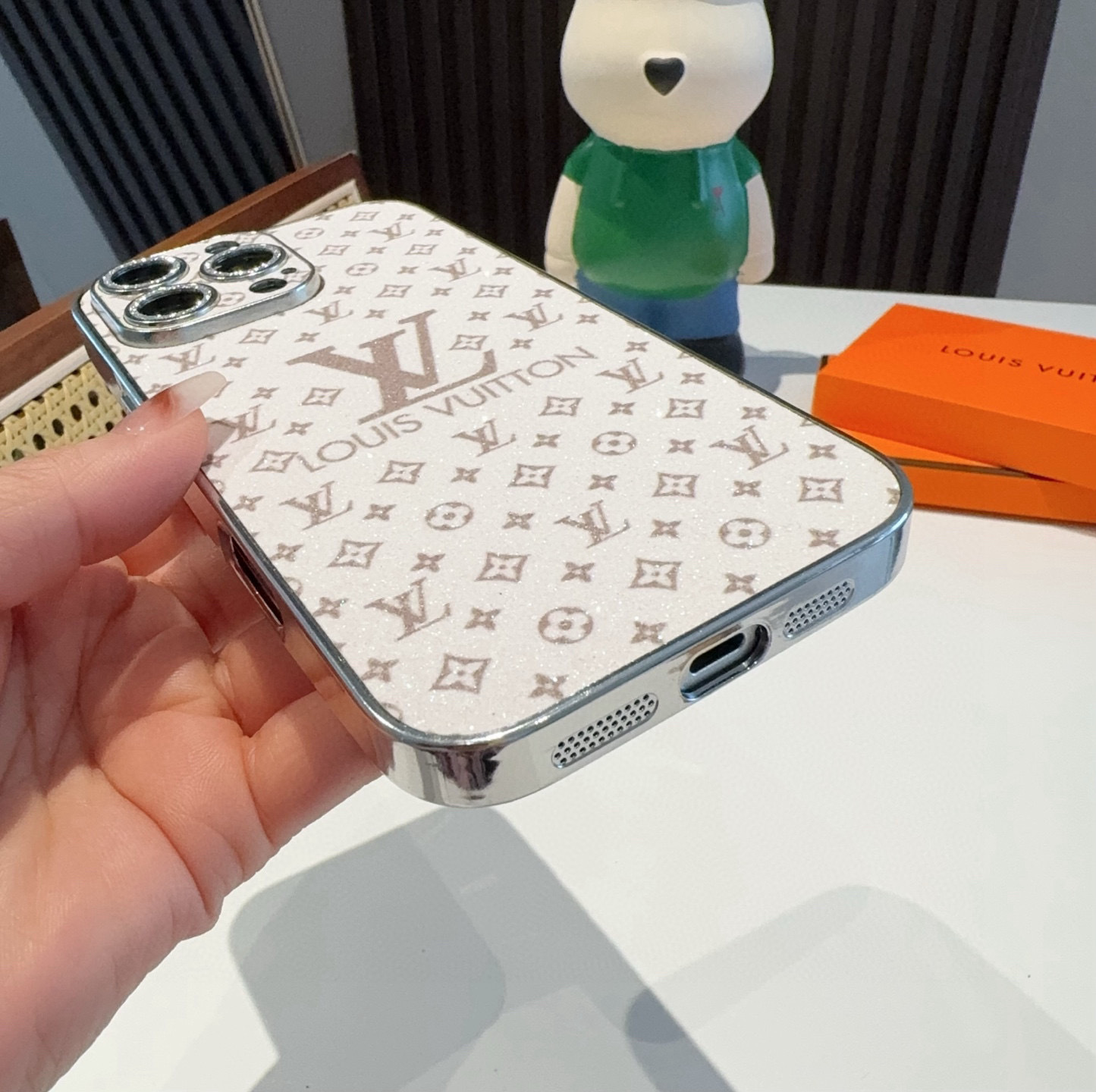 💕新品💕✨LV手机壳 电镀边闪粉镜头膜 全包壳
型号:为了不出现报错型号,请打开本机查看手机设置显示的型