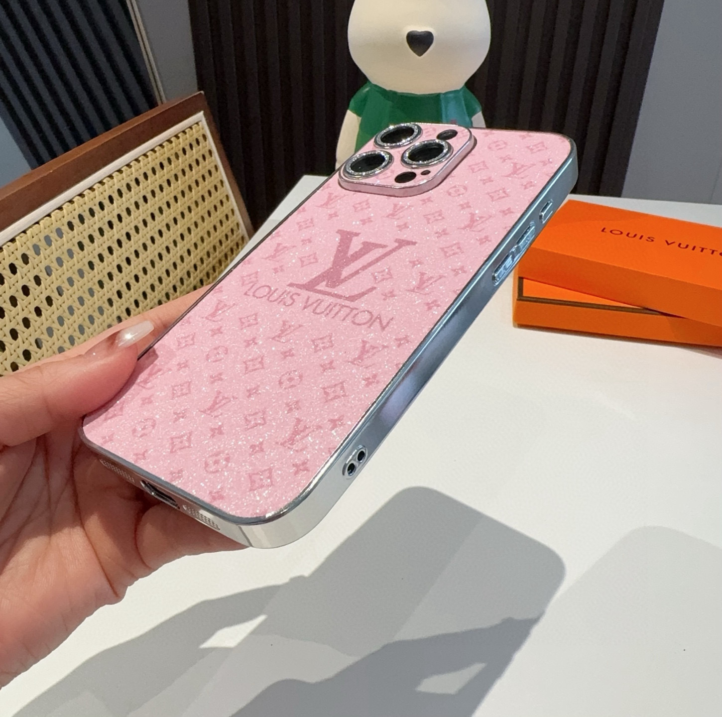 💕新品💕✨LV手机壳 电镀边闪粉镜头膜 全包壳
型号:为了不出现报错型号,请打开本机查看手机设置显示的型